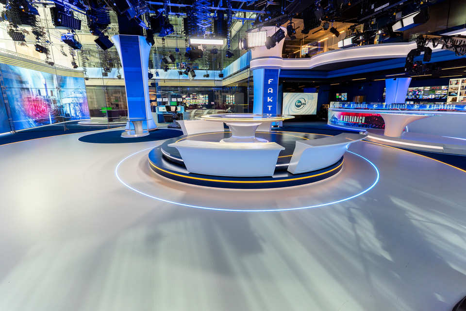 TV STUDIO TVN24/FAKTY - Warsaw / Poland 2025 (8)